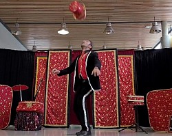 Polino Magicien jongleur