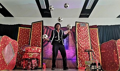 Polino Magicien jongleur
